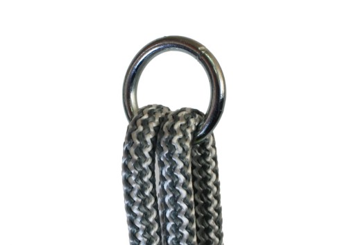 Huśtawka dziecięca z regulacją lin – dopasowanie wysokości do wzrostu dziecka.