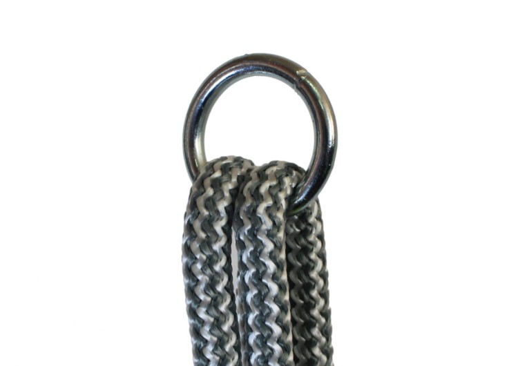 Idealny pomysł na prezent – różowa huśtawka dla dziecka.