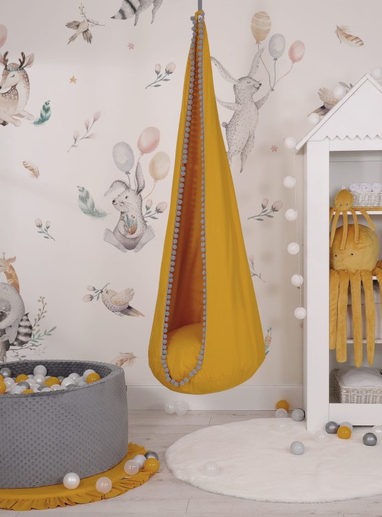 Idealny pomysł na prezent – huśtawka hamak kokon. musztardowy kolor