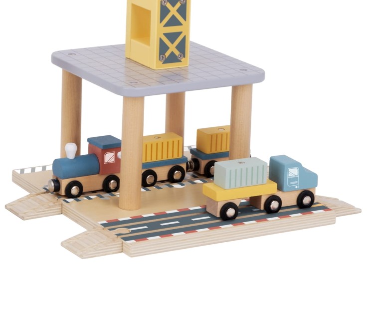 Morska stacja załadunkowa – transport kontenerów statkiem i ciężarówką