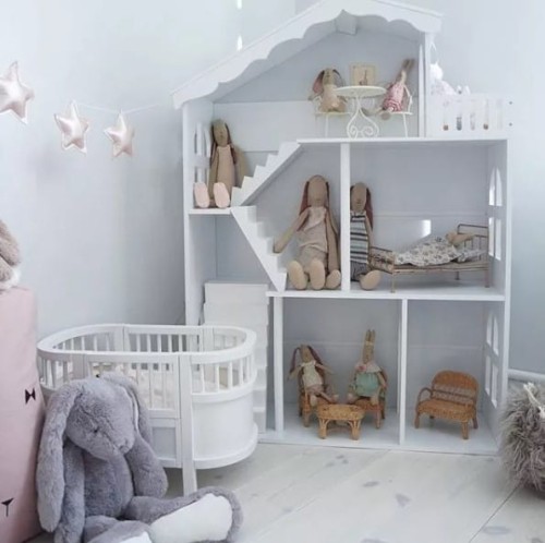 Regał domek na książki dla dzieci LULILO CALLA w pokoju dziecięcym