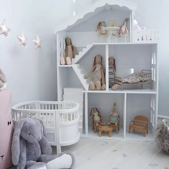 Regał domek na książki dla dzieci LULILO CALLA w pokoju dziecięcym