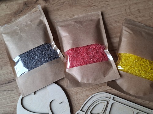 zestaw wysypywanek sensorycznych dla dzieci różne kolory ryżu